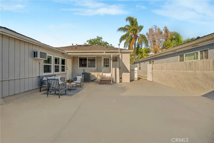 1123 Florence, Burbank, California 91505