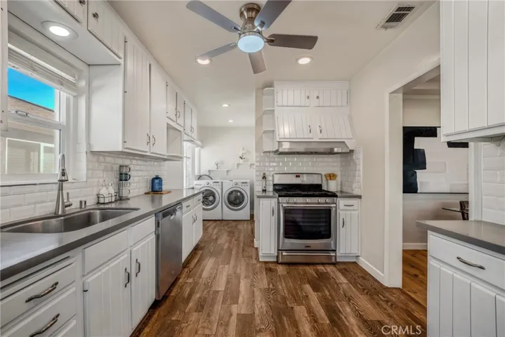 Kitchen with quartz counter tops