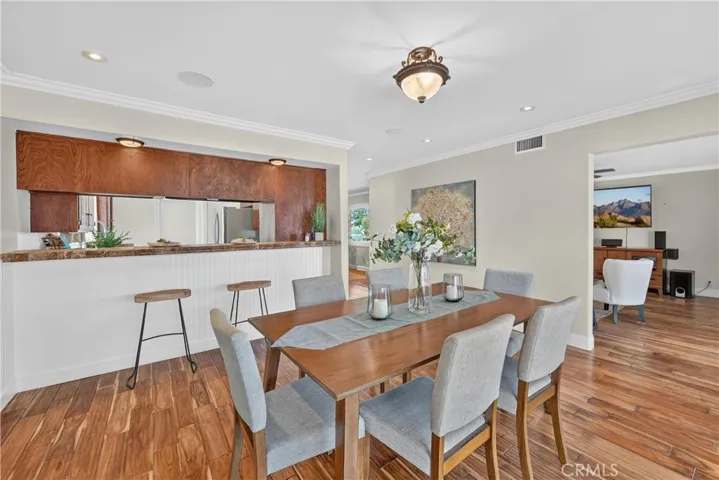 Eat in Kitchen Counter in the Dining Room