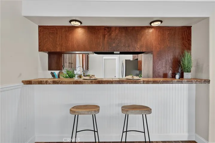 Large eat-in counter