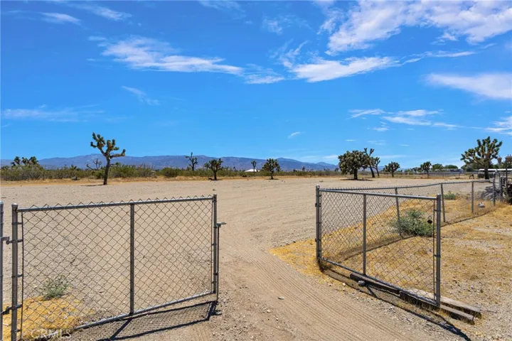 3183 Mcmillen Road, Phelan, California 92371