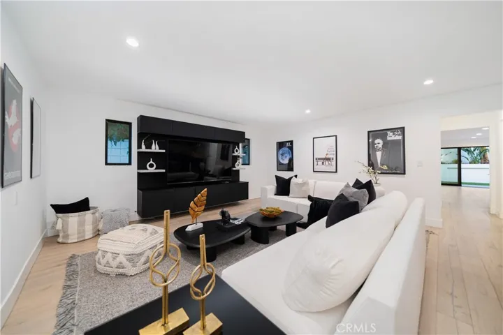 5265 Del Moreno Drive, Woodland Hills, California 91364