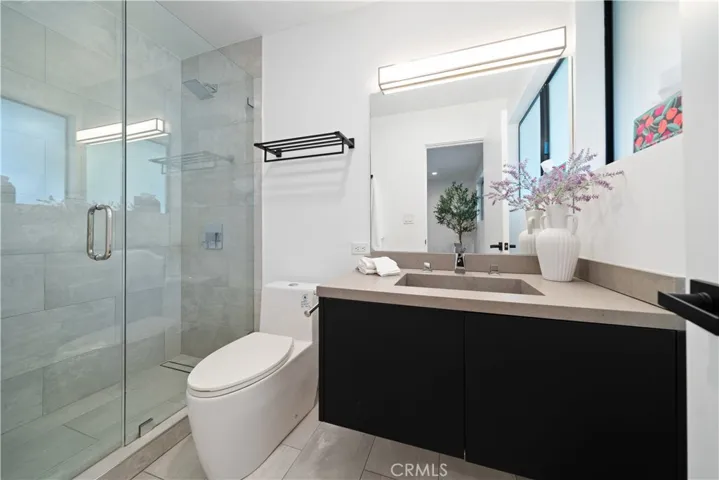 5265 Del Moreno Drive, Woodland Hills, California 91364