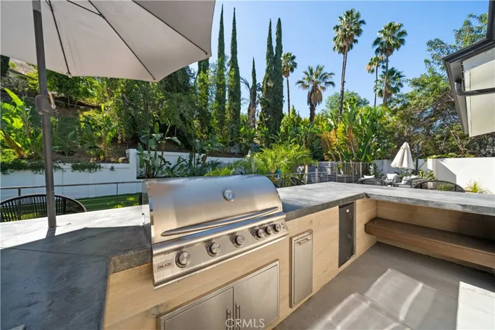 5265 Del Moreno Drive, Woodland Hills, California 91364