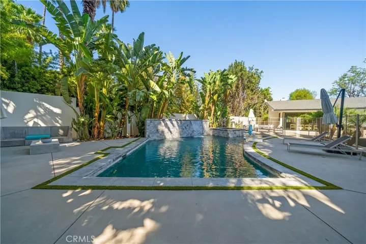 5265 Del Moreno Drive, Woodland Hills, California 91364
