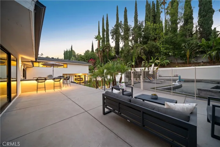 5265 Del Moreno Drive, Woodland Hills, California 91364