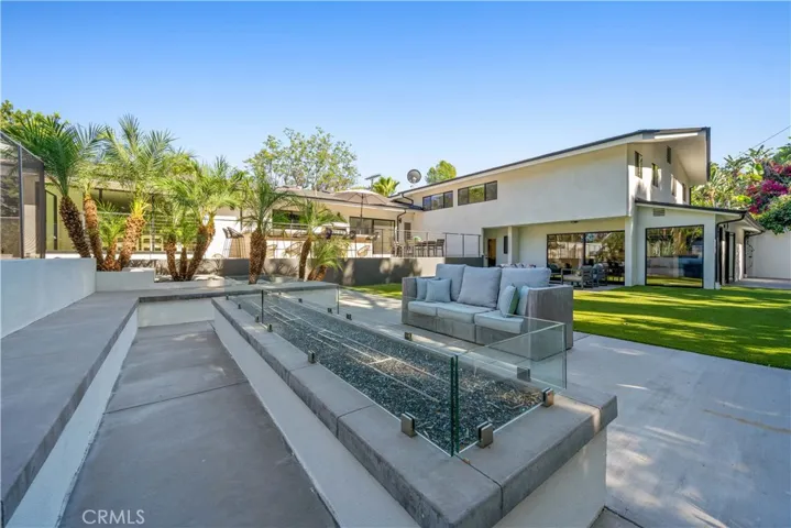 5265 Del Moreno Drive, Woodland Hills, California 91364