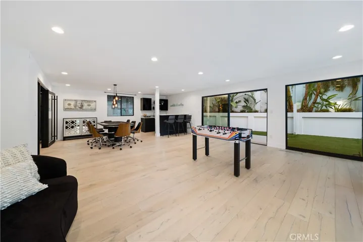 5265 Del Moreno Drive, Woodland Hills, California 91364