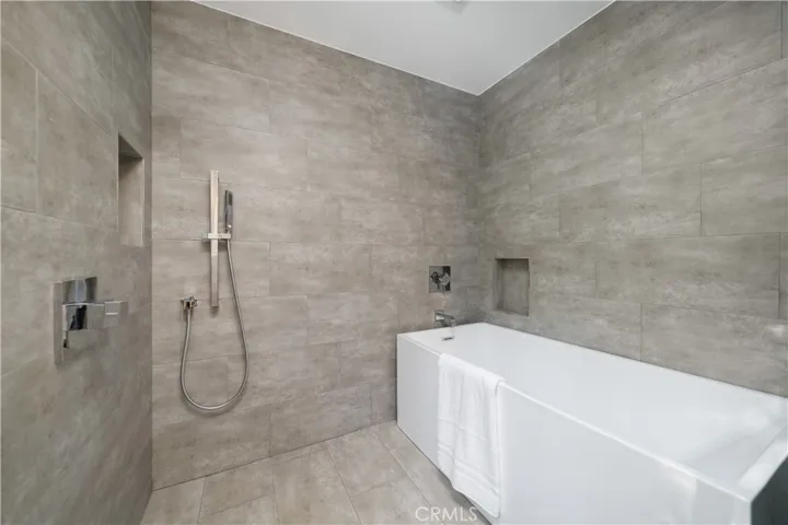 5265 Del Moreno Drive, Woodland Hills, California 91364