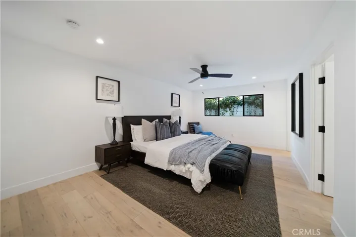 5265 Del Moreno Drive, Woodland Hills, California 91364