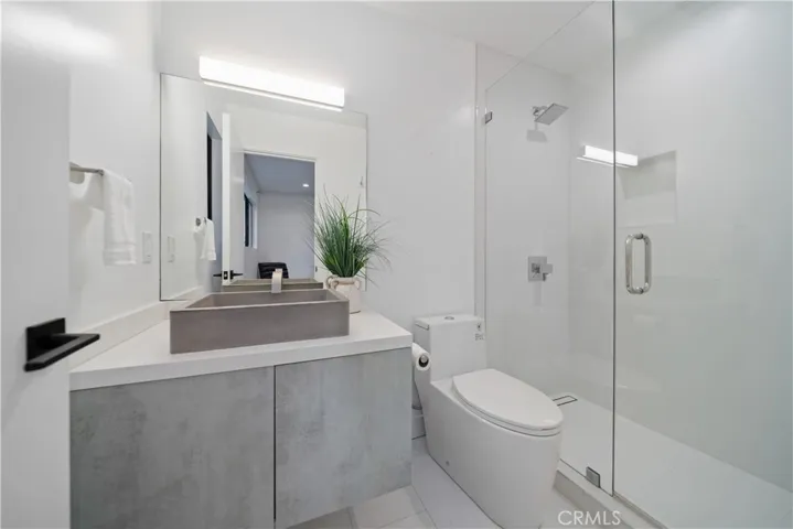 5265 Del Moreno Drive, Woodland Hills, California 91364