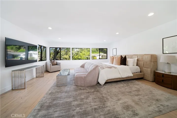 5265 Del Moreno Drive, Woodland Hills, California 91364
