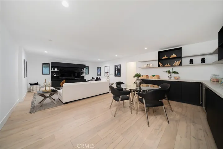 5265 Del Moreno Drive, Woodland Hills, California 91364
