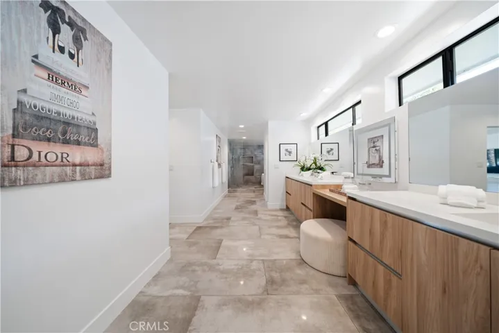 5265 Del Moreno Drive, Woodland Hills, California 91364
