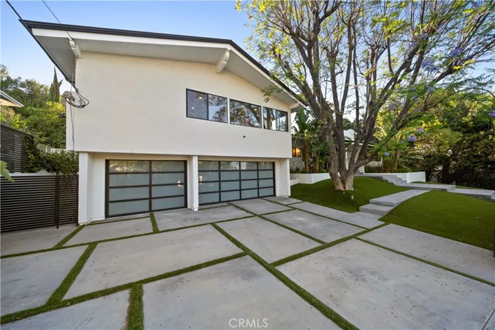 5265 Del Moreno Drive, Woodland Hills, California 91364