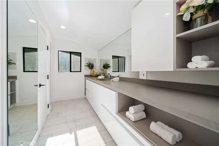 5265 Del Moreno Drive, Woodland Hills, California 91364