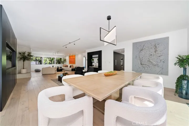 5265 Del Moreno Drive, Woodland Hills, California 91364