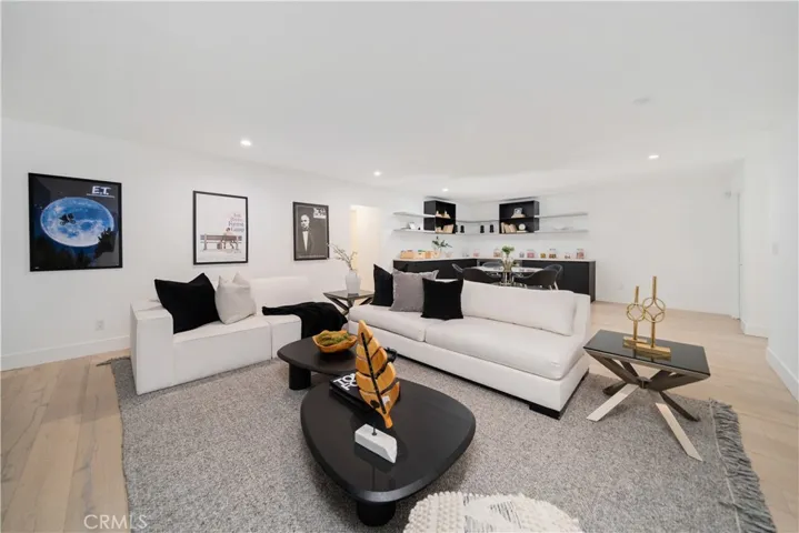 5265 Del Moreno Drive, Woodland Hills, California 91364