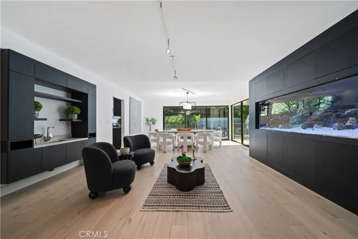 5265 Del Moreno Drive, Woodland Hills, California 91364