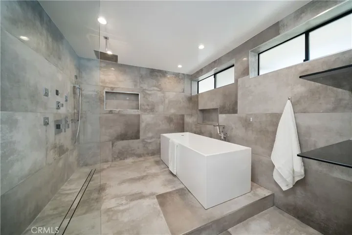 5265 Del Moreno Drive, Woodland Hills, California 91364