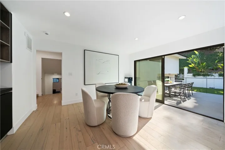 5265 Del Moreno Drive, Woodland Hills, California 91364