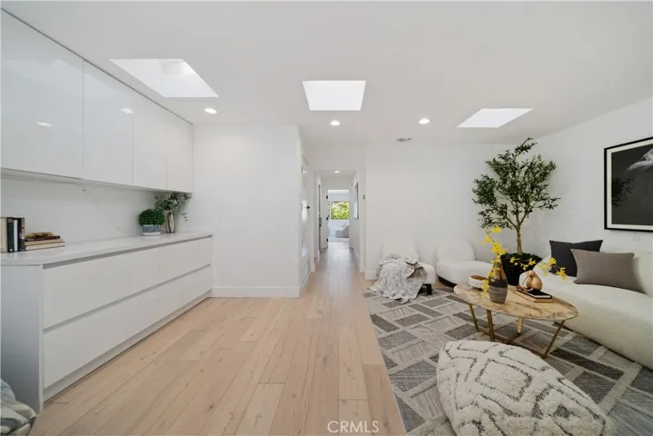 5265 Del Moreno Drive, Woodland Hills, California 91364