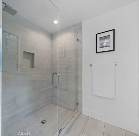 5265 Del Moreno Drive, Woodland Hills, California 91364