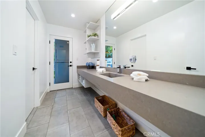 5265 Del Moreno Drive, Woodland Hills, California 91364