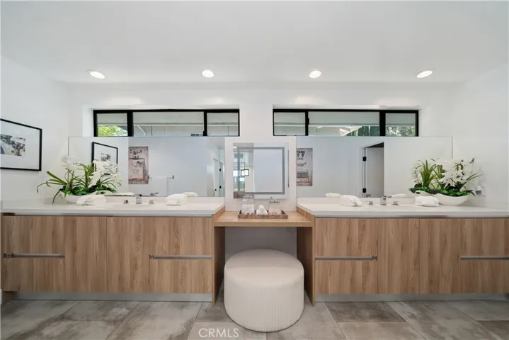 5265 Del Moreno Drive, Woodland Hills, California 91364