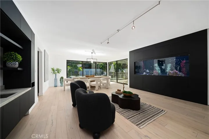 5265 Del Moreno Drive, Woodland Hills, California 91364
