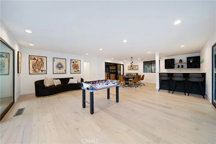 5265 Del Moreno Drive, Woodland Hills, California 91364
