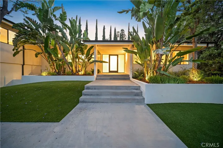 5265 Del Moreno Drive, Woodland Hills, California 91364