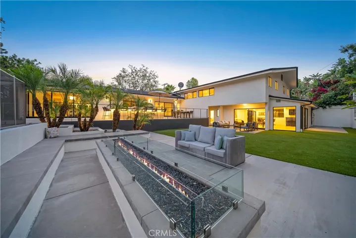 5265 Del Moreno Drive, Woodland Hills, California 91364