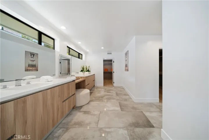 5265 Del Moreno Drive, Woodland Hills, California 91364