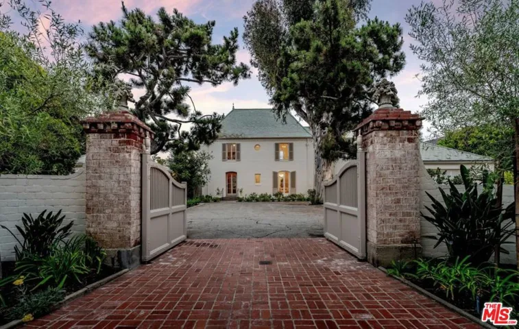 528 Chautauqua Boulevard, Pacific Palisades, California 90272