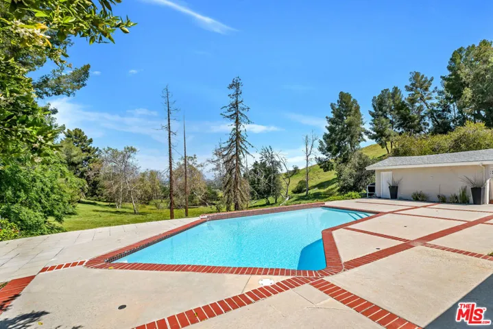 20859 Exhibit Place, Woodland Hills, California 91367