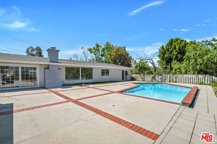 20859 Exhibit Place, Woodland Hills, California 91367