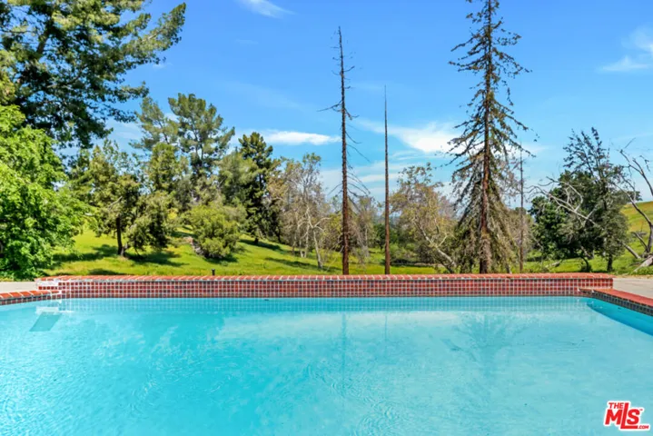 20859 Exhibit Place, Woodland Hills, California 91367