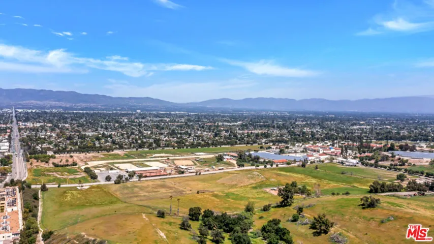 20859 Exhibit Place, Woodland Hills, California 91367