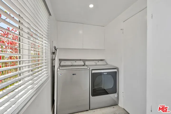 20859 Exhibit Place, Woodland Hills, California 91367