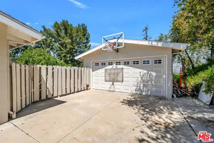20859 Exhibit Place, Woodland Hills, California 91367