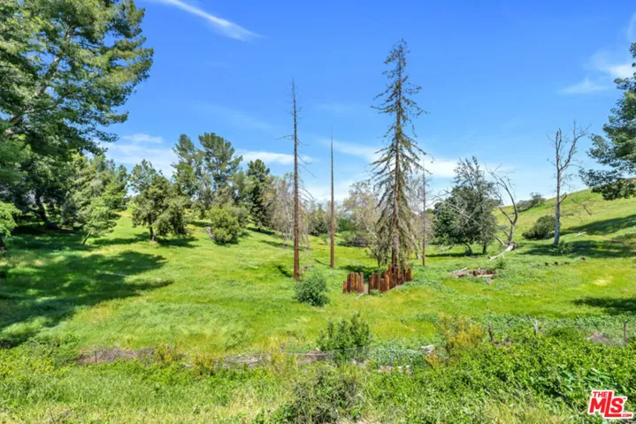 20859 Exhibit Place, Woodland Hills, California 91367