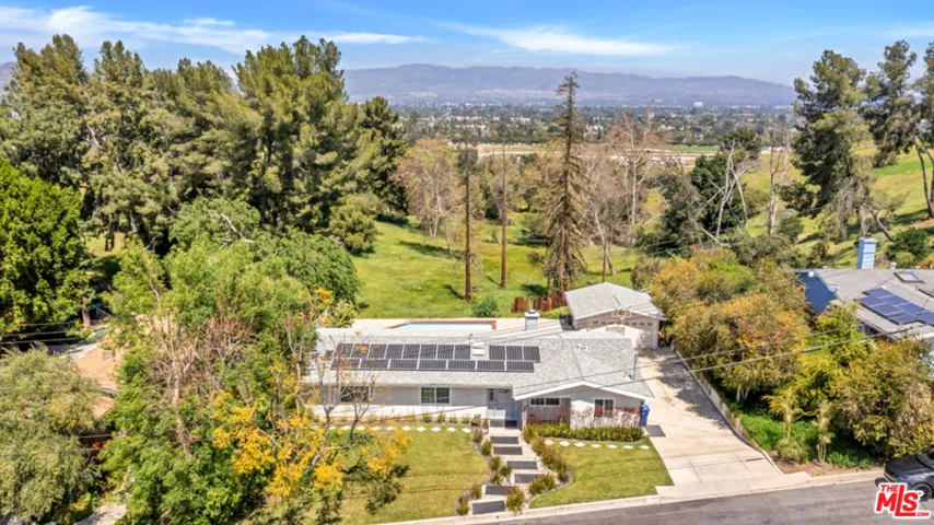 20859 Exhibit Place, Woodland Hills, California 91367