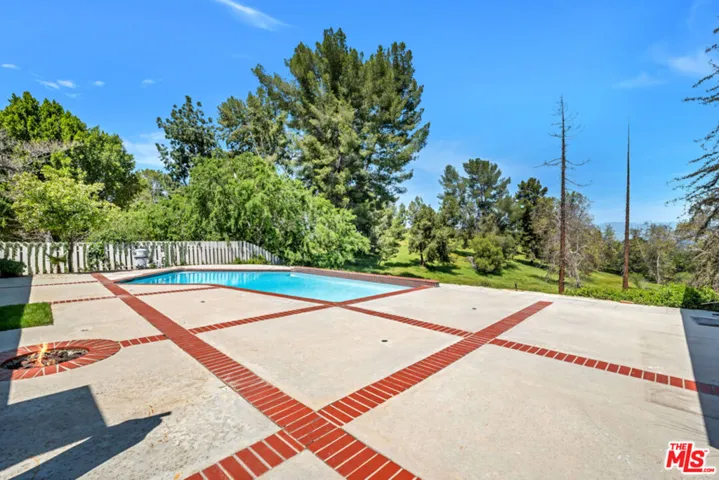 20859 Exhibit Place, Woodland Hills, California 91367