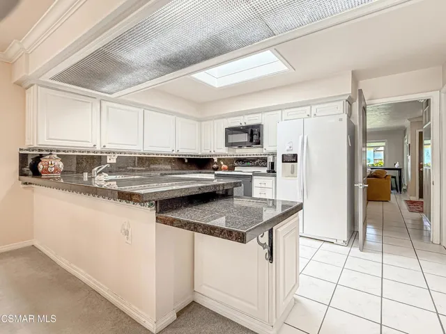 cKitchen and Dining2