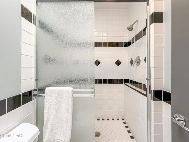 ePrimary Bedroom Suite7