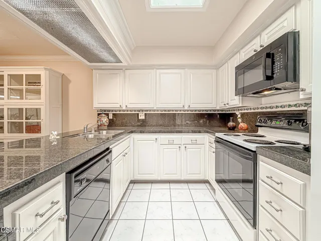 cKitchen and Dining3