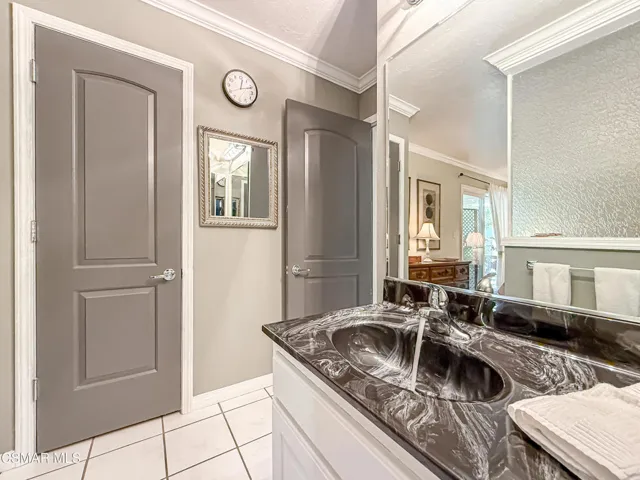 ePrimary Bedroom Suite6