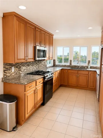 15455 Glenoaks Boulevard 226, Sylmar, California 91342