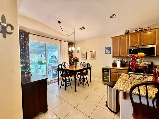 39446 11th W, Palmdale, California 93551